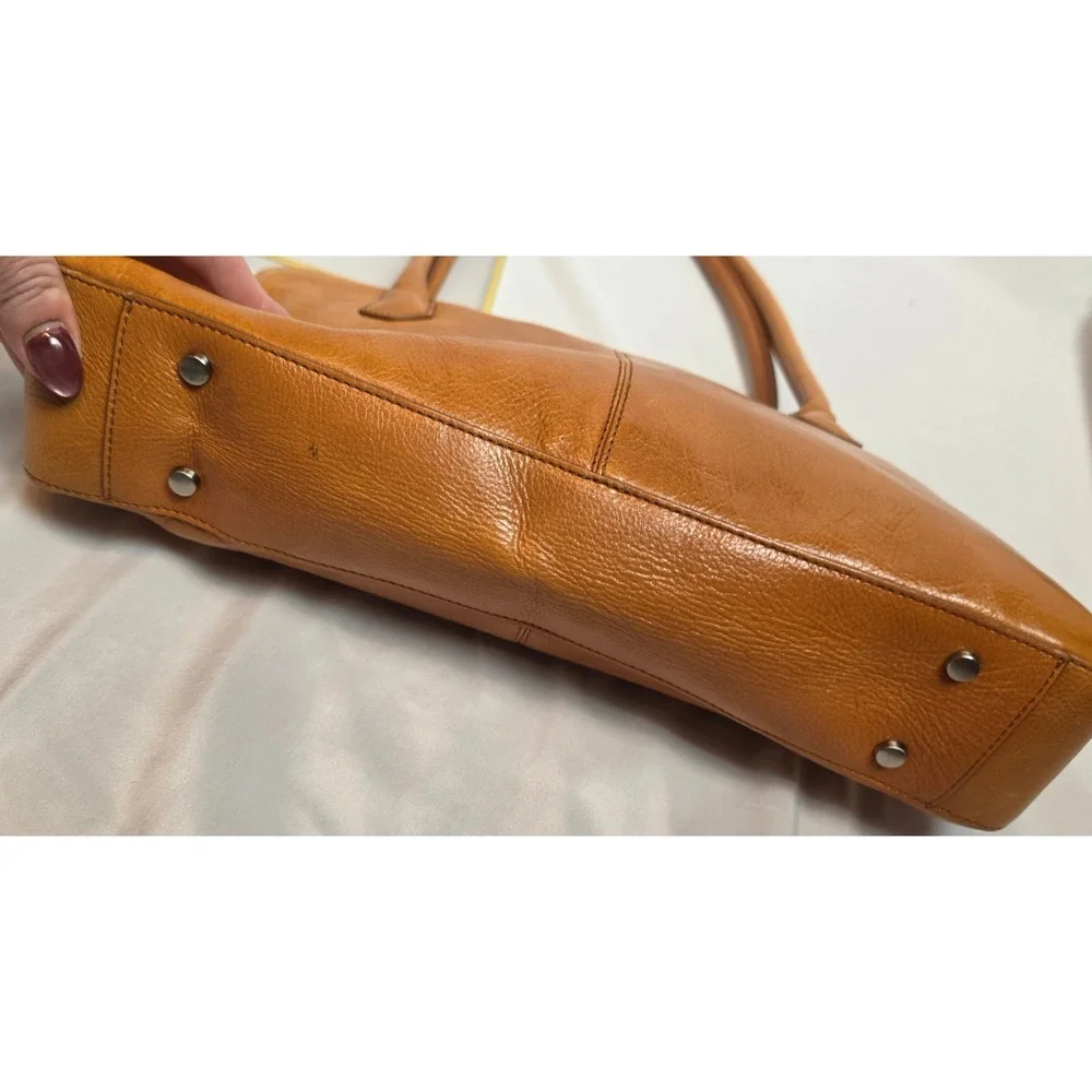 Vintage Hobo International Tan Leather Shoulder Bag Y2K Retro Minimalist Purse